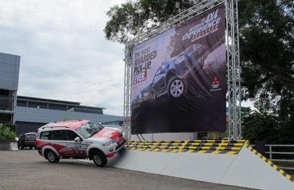 Mitsu Pajero Sport in action- side traverse