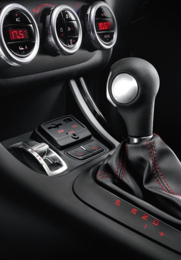 Alfa_Romeo-Giulietta_2014_1600x1200_wallpaper_31