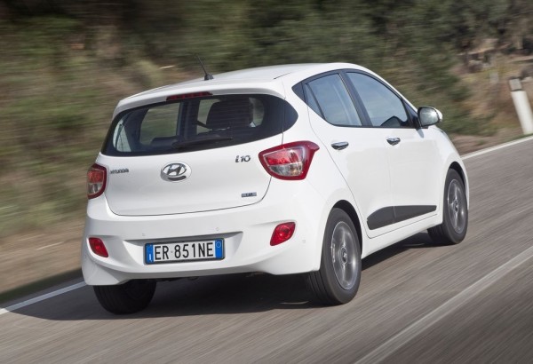 Hyundai-i10_2014_1024x768_wallpaper_3c
