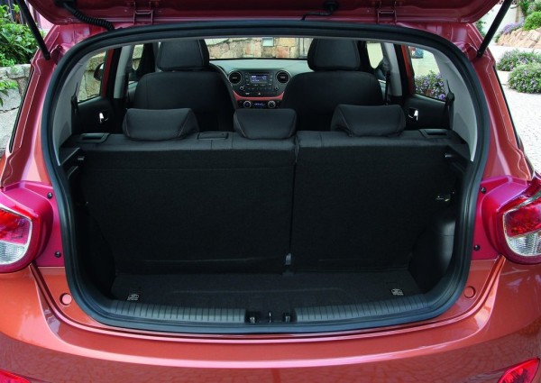 Hyundai-i10_2014_1024x768_wallpaper_72