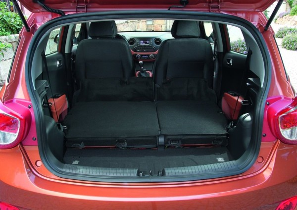 Hyundai-i10_2014_1024x768_wallpaper_74