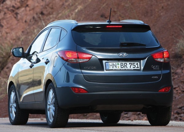 Hyundai-ix35_2011_1024x768_wallpaper_3b