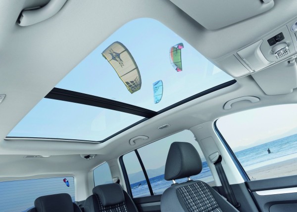 Volkswagen-CrossTouran_2011_1600x1200_wallpaper_10