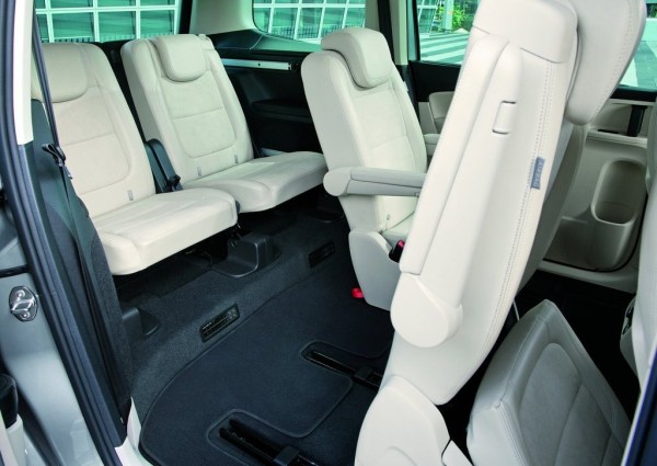 Volkswagen-Sharan_2011_1024x768_wallpaper_1e