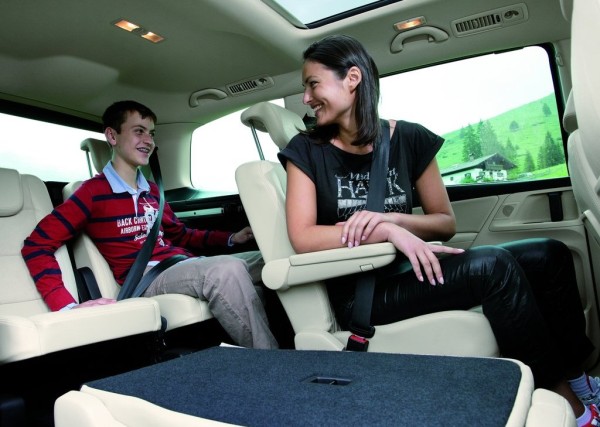 Volkswagen-Sharan_2011_1024x768_wallpaper_1f