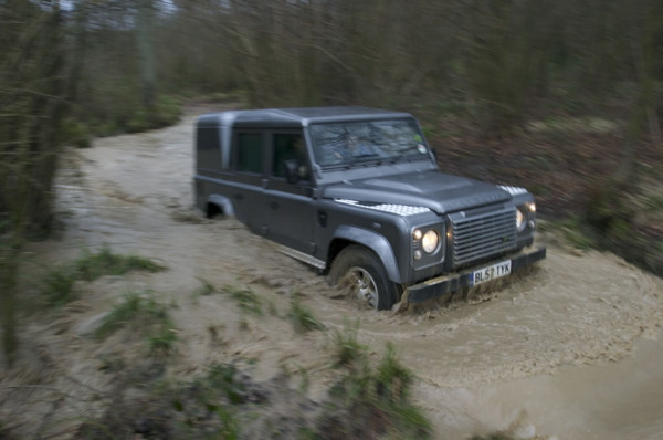 land-rover-defender-3955