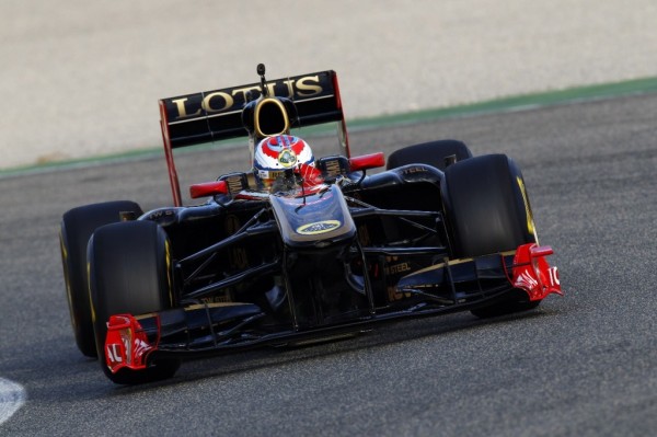 2011 Formula One Testing Comunitat Valenciana Ricardo Tormo Circuit, Valencia, Spain. 1st February 2011. Vitaly Petrov, Renault R31. Action. World Copyright: Glenn Dunbar/LAT Photographic ref: Digital Image _G7C5827