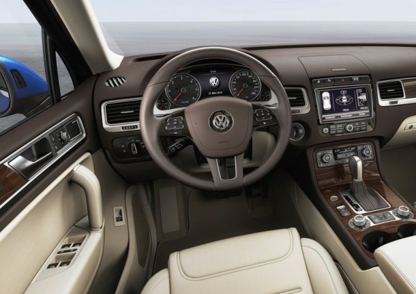 Volkswagen-Touareg_2015_800x600_wallpaper_07