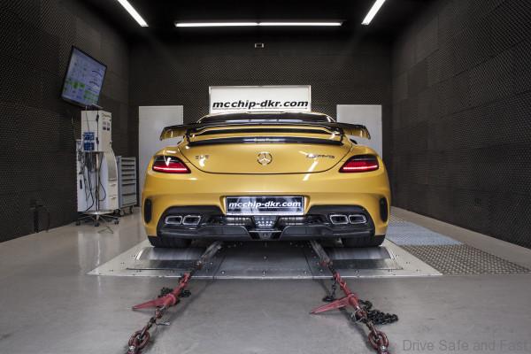 2014 MCCHIP-DKR Mercedes-Benz SLS 63 AMG Black Series