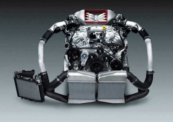 Nissan-GT-R_2015_5