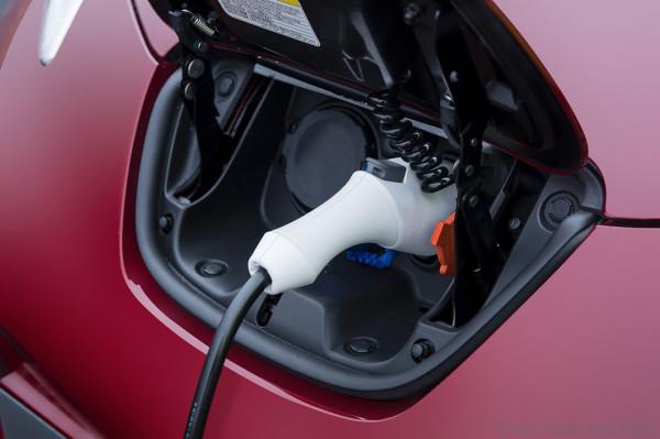 nissan_leaf_2014b