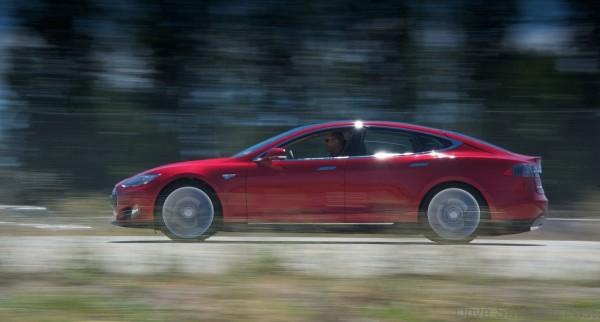 Tesla-Model_S_1