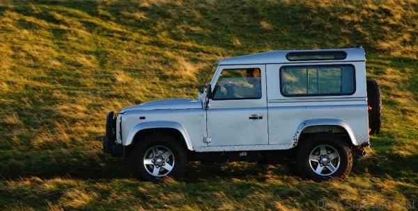 LAND-ROVER-Defender-90-3