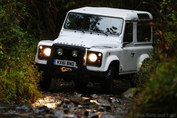 LAND-ROVER-Defender-90-4