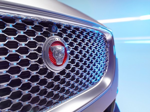JAGUAR_XE_PORTFOLIO_DETAIL_01