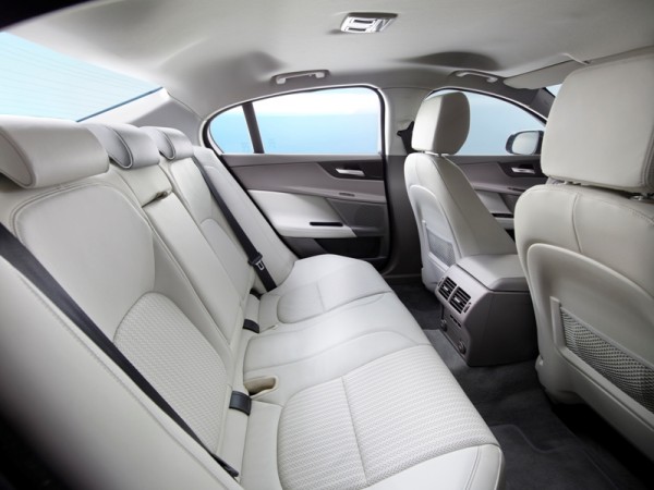 JAGUAR_XE_PORTFOLIO_INT_01