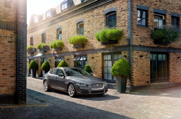 JAGUAR_XE_PORTFOLIO_LONDON_01
