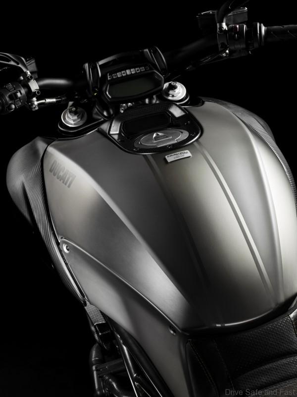 ducati-diavel-titanium_5