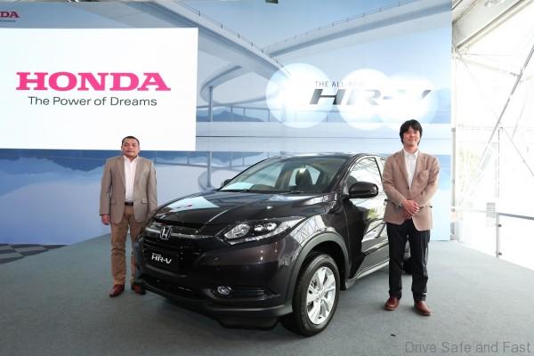 01 HMSB President & COO Mr. Roslan Abdullah & All-New HR-V A-LPL Mr. Yosuke Sato with the All-New HR-V