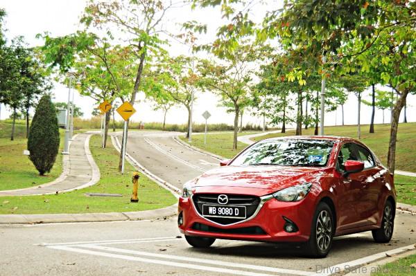 Mazda 2 Sedan 2