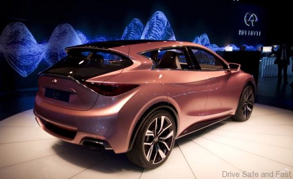 Infiniti Q30 3