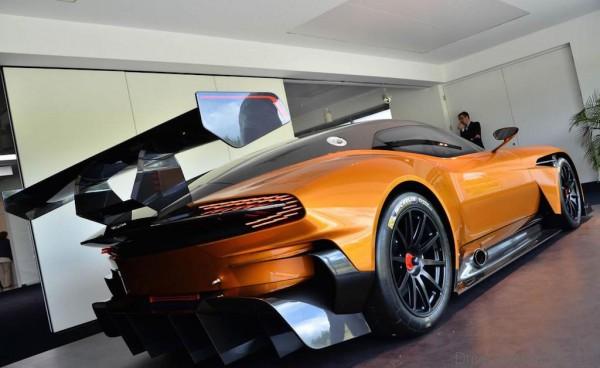 aston-martin-vulcan-2