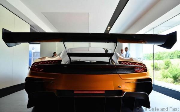 aston-martin-vulcan-3