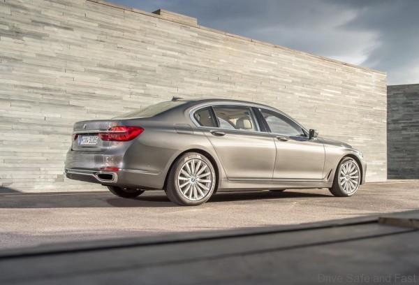 BMW-7_series_1