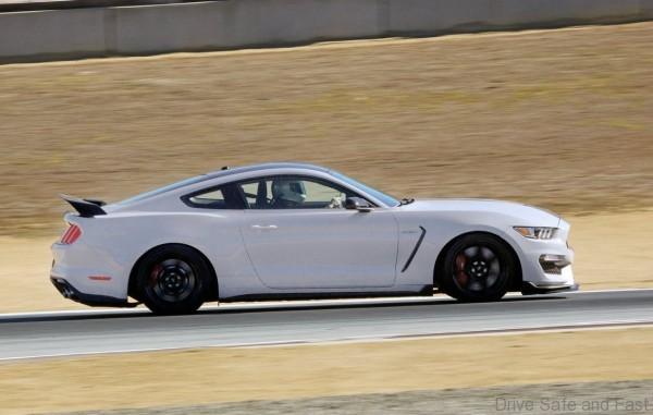 Ford-Mustang_Shelby_GT350R04