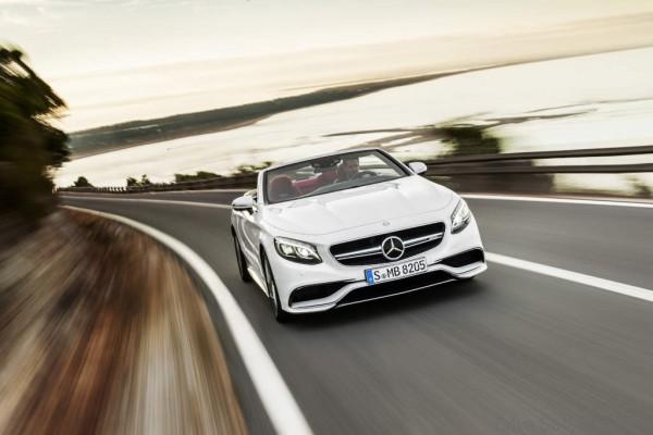 Mercedes-AMG S 63 4MATIC Cabriolet; designo diamantweiß bright Interieur: bengalrot/schwarz designo diamond white bright,