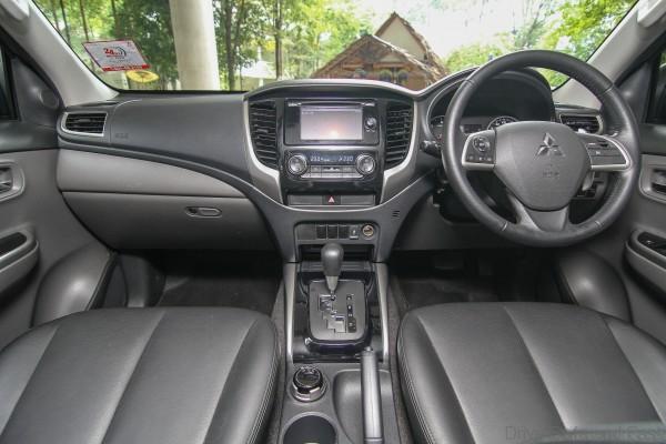 Mitsubishi Triton 2015 Interior (2)