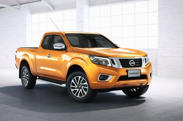 Nissan-NP300-Navara-12th-gen-front-side-view-King-Cab