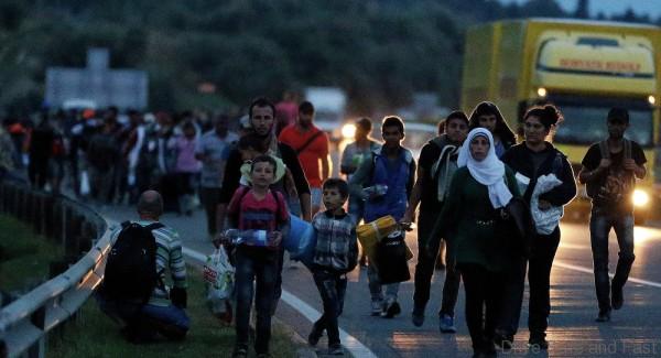 Syrian Refugees Daimler Mercedes Germany