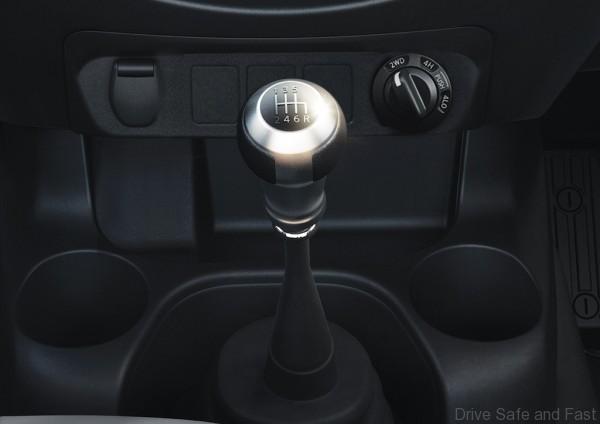 12 All-New NP300 Navara_Single Cab_6-Speed Manual Transmission