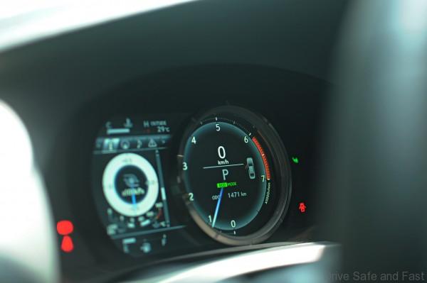 Lexus IS 200t cluster