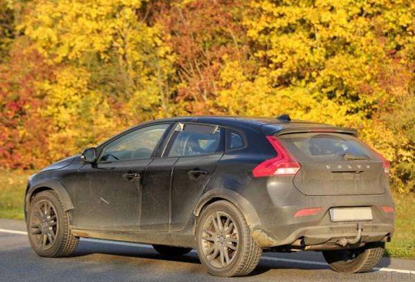 Volvo-Test-Mule-XC40-V40-1