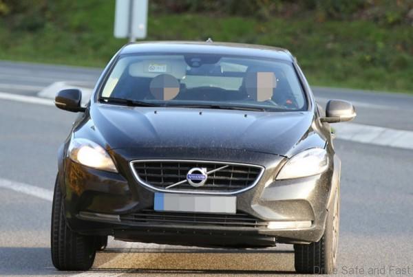 Volvo-Test-Mule-XC40-V40-4