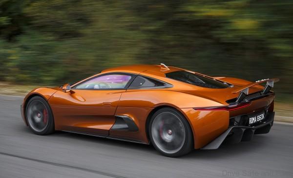 jaguar_c-x75_bond_4