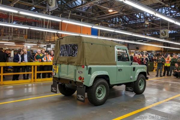 Land-Rover-Defender-2