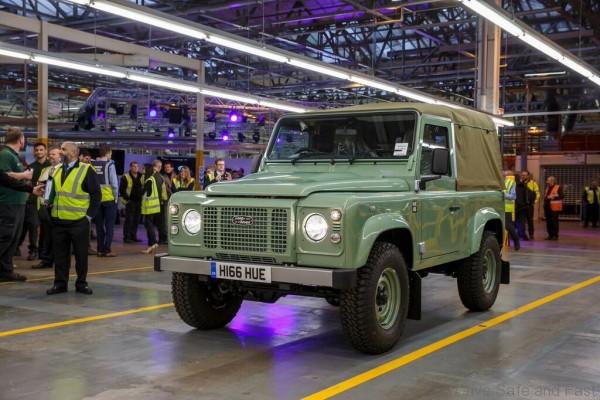 Land-Rover-Defender-4