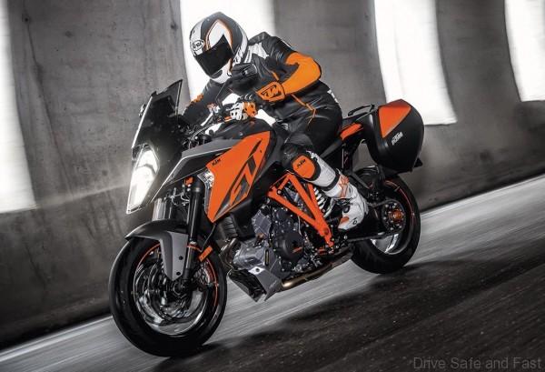 KTM 1290 Super Duke GT_3