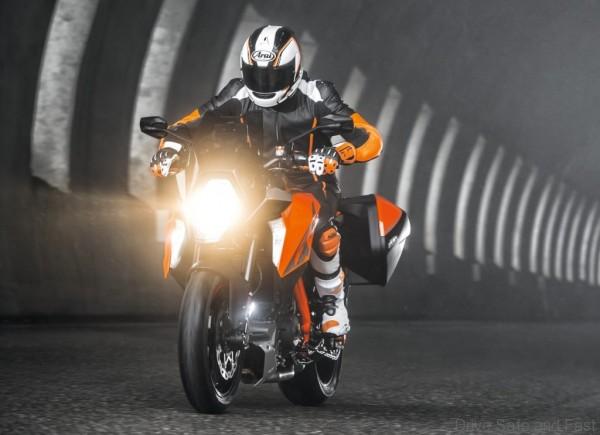 KTM 1290 Super Duke GT_5