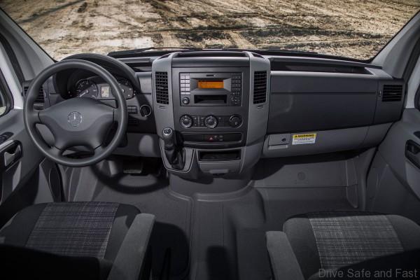 mercedes sprinter-worker-4