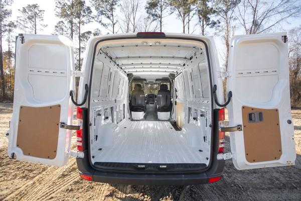 mercedes sprinter-worker-5