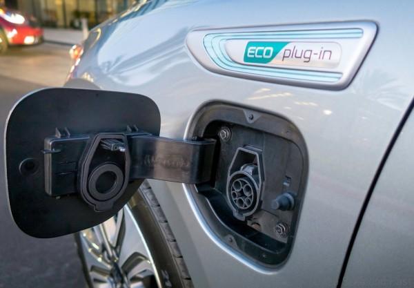 Kia-Optima_Plug-In_Hybrid_