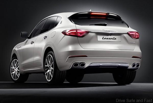 Maserati-Levante_2017_1024x768_wallpaper_09