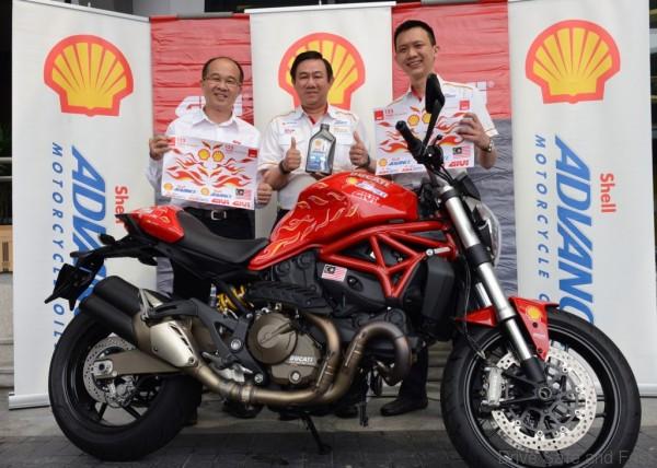 (L-R) GIVI Asia MD On Hai Swee, Shell Lubricants GM Leslie Ng and Mktg Mgr Alex Lim with a decaled Ducati Multistrada 1200S