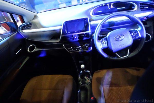Toyota-Sienta-5