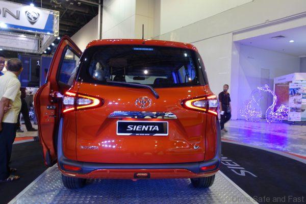 Toyota-Sienta-9