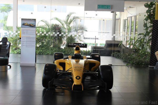 2016 Renault R.S. 16 Formula One model car_3